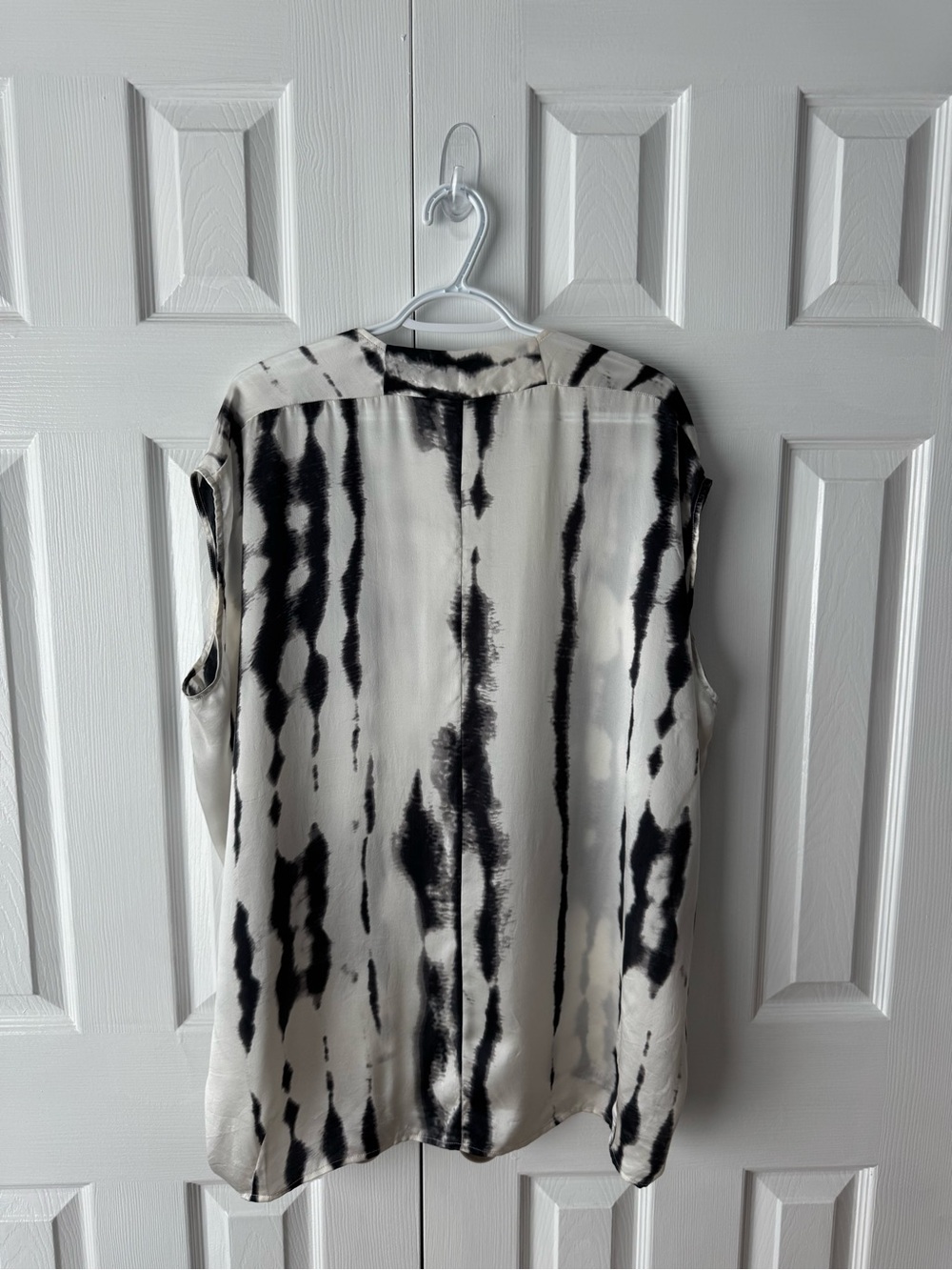 Cabi Silk Blouse White Black Tie Dye 100% Pure Silk V Neck Cami Top XL Formal